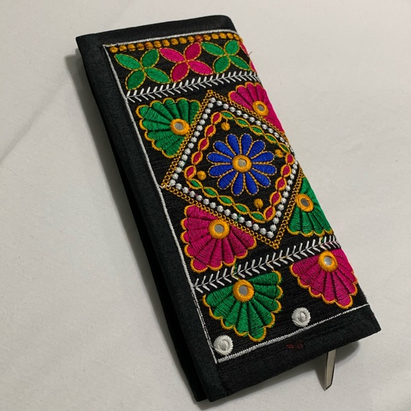 Black and Multicolor Embroidered Flower Clutch - Picture 2 of 8